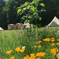 Au Pré Fleuri Eco Glamping, hótel í Le Lindois