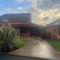 Modern home in quiet neighbourly street, perfect for Work From Home, quick links to centre