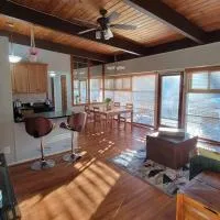 Entire one bedroom apartment, hotel v mestu Annandale