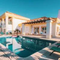 CLIFF Surf House, hotel di A dos Cunhados