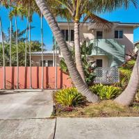 Art Deco Apt w Pool One Mile to Beach Pets Welcome