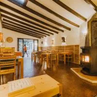 Strela Mountain Lodge، فندق في تارافال