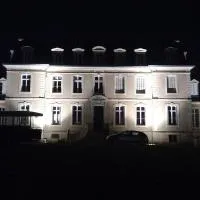 Château de la Bouchatte chambre les Roses, ξενοδοχείο σε Chazemais