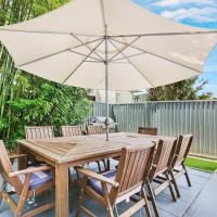 Ultimate Burleigh Beach House Family Retreat! - 5 BEDROOMS, hôtel à Gold Coast (Burleigh Waters)