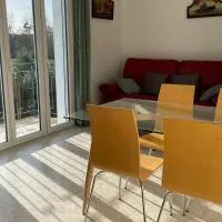 Maison 4 personnes dans village Cœur du perche avec toutes commodités Min 2 nuits, hotel i Condé-sur-Huisne
