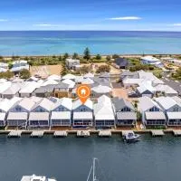 Marina View Port Geographe with WiFi, hotel u gradu 'Wonnerup'