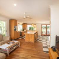 Palm Beach House - sleeps 10 - spacious, hotell i Point Lookout