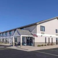 Super 8 by Wyndham Pratt, Hotel in Pratt
