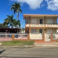Near Crash Boat Aguadilla 2nd Floor Retreat, hotel Camaceyes városában