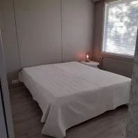 Huoneisto noin 55m2 perusvarustein., hotel din Knivsund