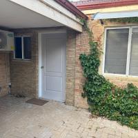 Lovely large studio in canning vale