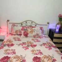 Acuarela del Rio H#1 Cerca Terminal Terrestre Habitación privada con baño, hotel di Guayaquil