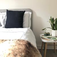 Bright one bedroom apartment in Chiswick, khách sạn ở Chiswick, London