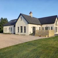 Kilskeery Lodge, modern country house with hot tub