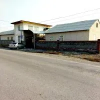 Buuzara Guest House، فندق في Batken