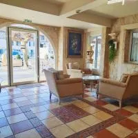Hôtel-Restaurant le Commerce, מלון בנוגארו