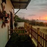 SUITES BRISAMAR PLAYA SANTA MARIANITA Manta, מלון במנטה