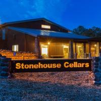 Bed and Barrel at Stonehouse Cellars, hotel di Clearlake Oaks