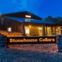 Bed and Barrel at Stonehouse Cellars, hotell i Clearlake Oaks