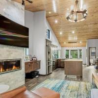 Luxury Modern Townhome steps to ski lifts and downtown with Nature at your patio, hotel v okrožju Warriors Mark, Breckenridge