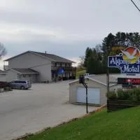 Algoma Beach Motel, מלון בAlgoma