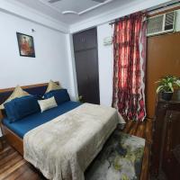 Homlee-Best Value flat with kitchen Near Metro, hotel dekat Hindon Airport - HDO, New Delhi