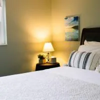 Hilltop Hideaway - 3BDR in Downtown London, KY, отель в Лондоне