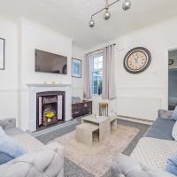 Central Townhouse Wolverhampton - Sleeps 8 - Ideal for Contractors & Families