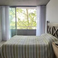 Espacioso monoambiente en pleno centro, hôtel à Adrogué