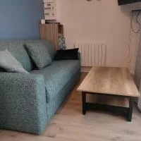 Lozanne में, होटल Super studio rez de jardin avec extérieur