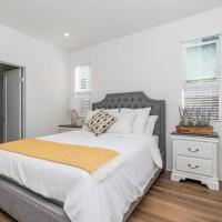 Private Bedroom with bathroom Central Location, hotel near John Wayne Airport - SNA, Irvine
