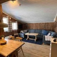 Koselig hytte med uteplas ved Hallingdalselva, khách sạn ở Al
