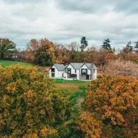 The Loft Studio apartment - above detached new build garage, hotel a Llanymynech