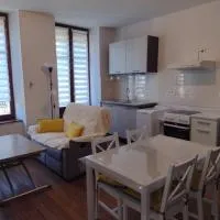 Appartement 1er etage proche des Termes، فندق في بوربون ليه بان