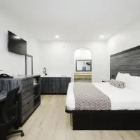 Sapphire Inn & Suites โรงแรมในเดียร์พาร์ค