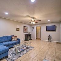 Houston Vacation Rental with Private Yard!, hotel near William P. Hobby Airport - HOU, Houston