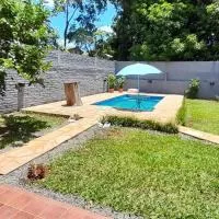 Karina House, hotel di Jardín América