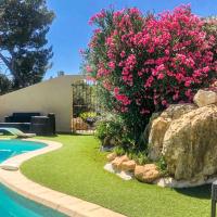 Awesome home in Rognac with Outdoor swimming pool, WiFi and 3 Bedrooms, hôtel à Rognac