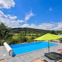 Stunning Home In Saint Sernin With 6 Bedrooms, Wifi And Private Swimming Pool, hôtel à Saint-Sernin près de : Aérodrome d'Aubenas - Ardèche méridionale - OBS