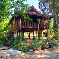 Khoom Kam Kaew, hotel sa Phrao