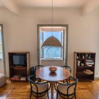 Monte Estoril Train Station - Seaside Apartment: Estoril şehrinde bir otel