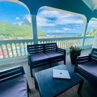 Sapphire Villa 2 - Pitons & Ocean Views + Beach、スフリエールのホテル
