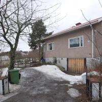 a house with a driveway in the snow at Omakotitalo, Perno (near Meyer gate), Turku