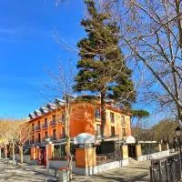 Hospedium Hotel Los Lanceros, viešbutis mieste San Lorenso de El Eskorialis