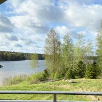 Nice holiday home in Bengtsfors with lake view, hotell i Bengtsfors