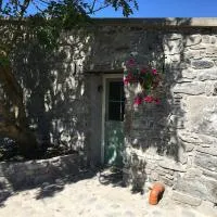 Fermoyle Properties Glynn's Cottage、Fanoreのホテル