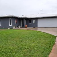 Room in Guest room - Cozy Room with Separate Entrance and Ensuit Bathroom, hotel near Mareeba Airport - MRG, Atherton