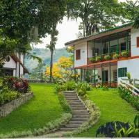 Hacienda Charrascal Coffe Farm، فندق في مانيزاليس