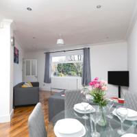 Skyvillion - London Enfield 4 Bedroom Lush House Free Parking Garden