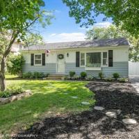 Naperville Nest-Dog Friendly Cozy North Naperville 3 BED/2 BA Home